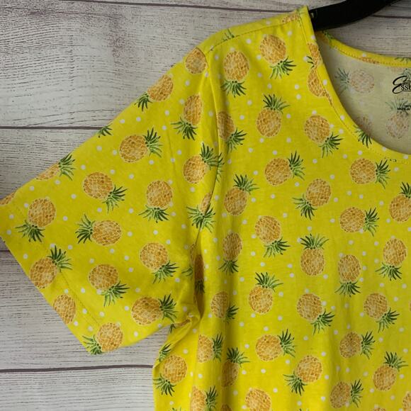 Easy Essentials Yellow Pineapple Polka Dot Print Tee Shirt Short Sleeve Size L - Picture 4 of 10